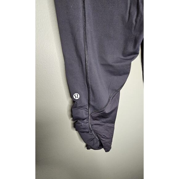 Lululemon Race With Grace Crop Soot Light / Wee Stripe White Ambient Grey Size 4 - Picture 3 of 4